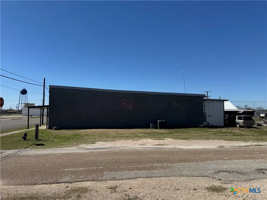 218 Gassaway, Lott, TX 76656 - Image #3
