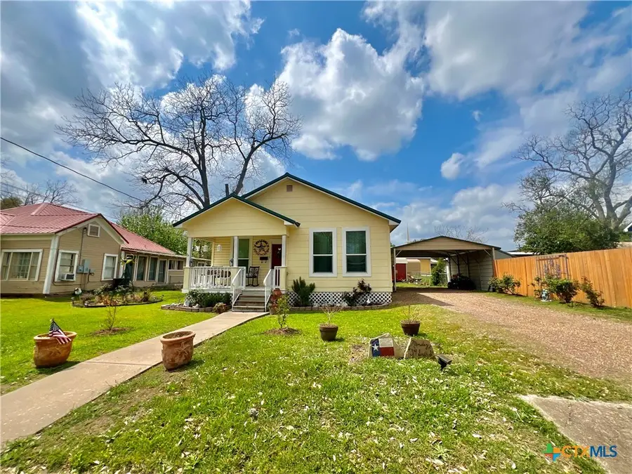 319 Smith Street, Gonzales, TX 78629 - Image #2