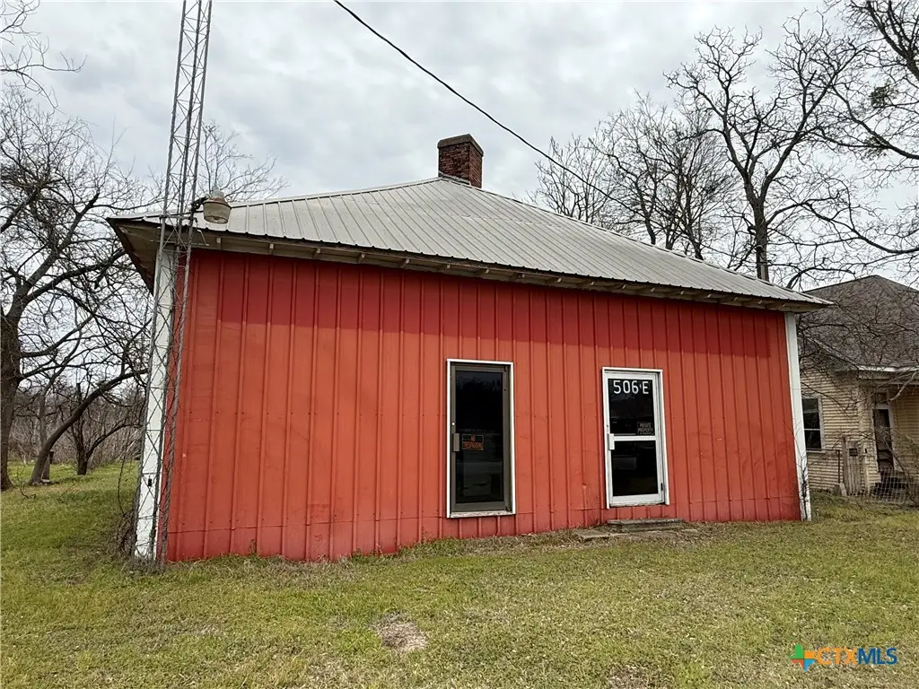 506 E Cameron Avenue, Rockdale, TX 76567 - Image #1