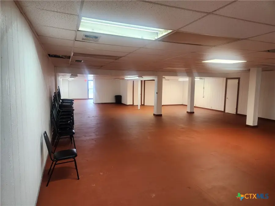 201 W Morris Street, Yoakum, TX 77995 - Image #3