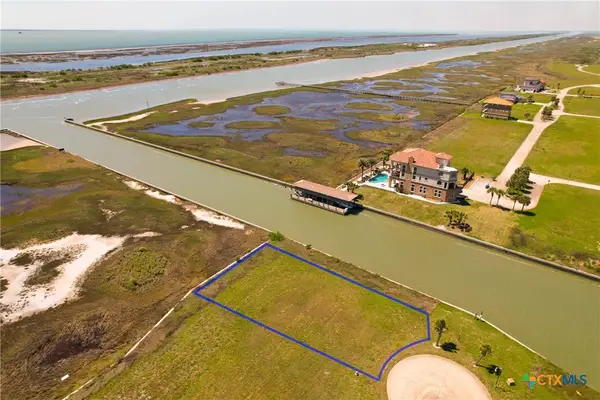 384 W Vineyard Bay, Port O'Connor, TX 77982