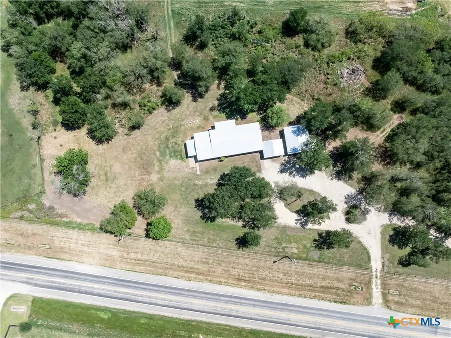 1229 State Highway 304, Gonzales, TX 78629 - Image #2
