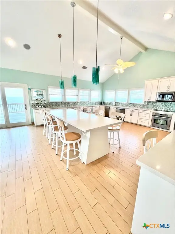 289 N Cr 307, Port Lavaca, TX 77979