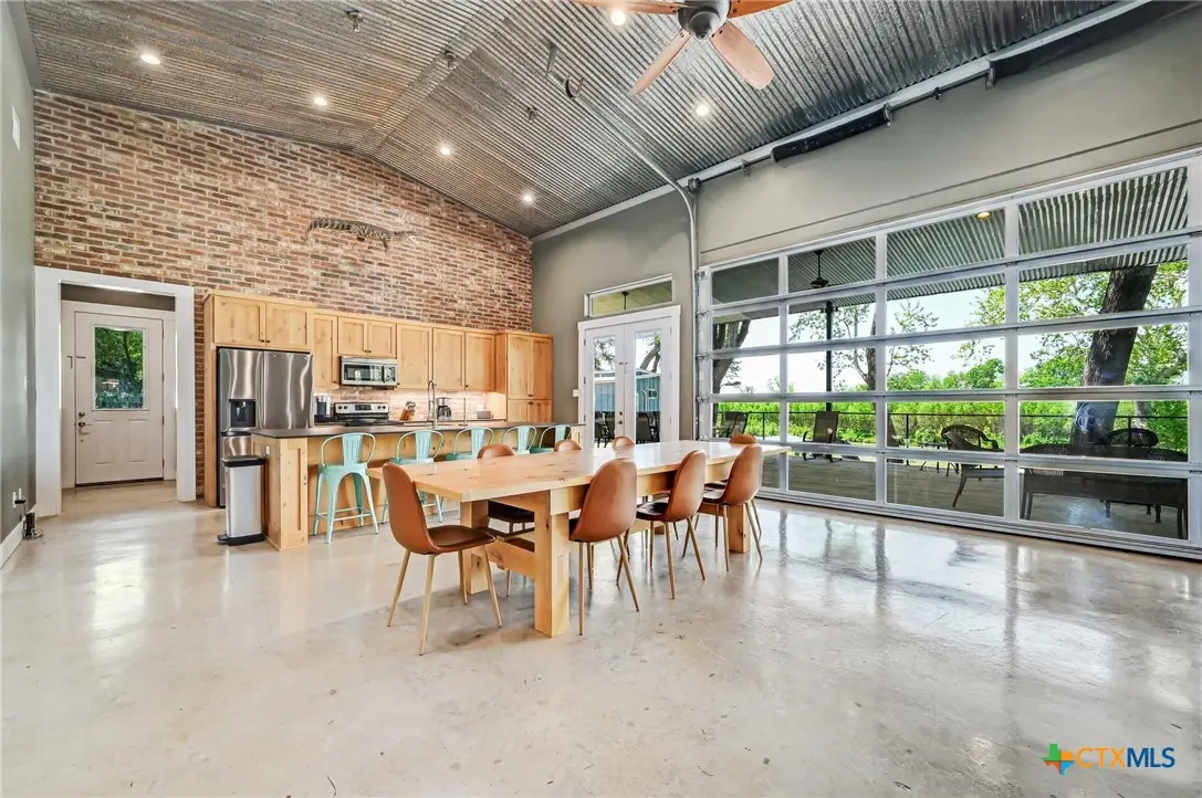 464 County Road 471, Gonzales, TX 78629 - Image #1