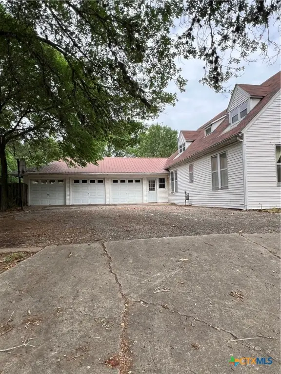506 Edgar Street, Yoakum, TX 77995 - Image #2