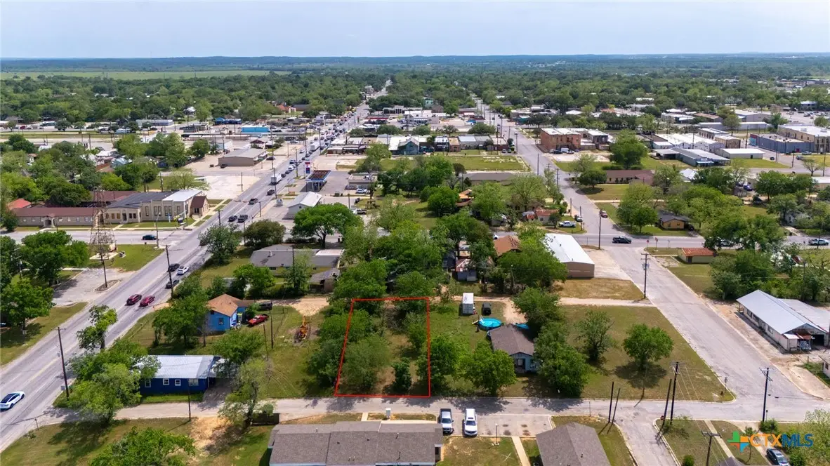 612 Lamar Street, Luling, TX 78648 - Image #1