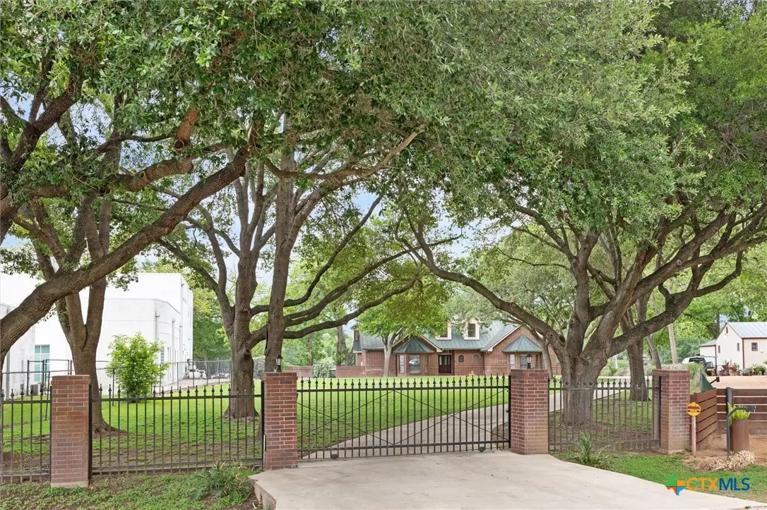 640 Woodlake Drive, McQueeney, TX 78123 - Image #1