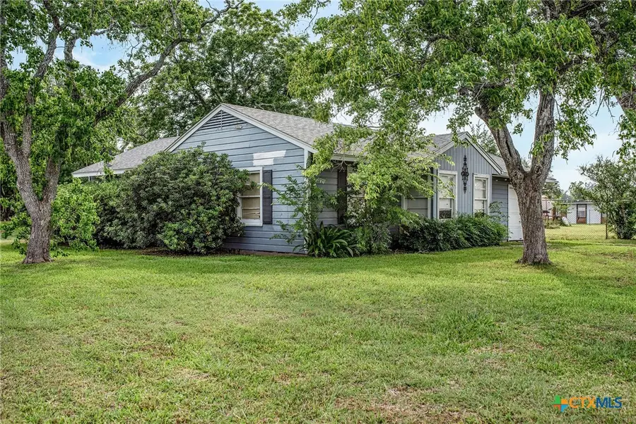 911 S Wells Street, Edna, TX 77957 - Image #3