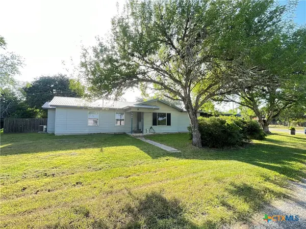 348 N Burke Street, Goliad, TX 77963