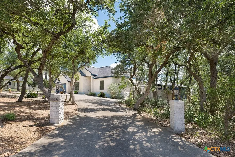 552 Mountain Oaks Drive, Canyon Lake, TX 78133 - Image #3