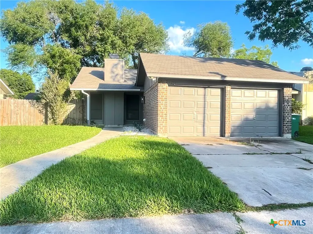 420 Londonderry Drive, Victoria, TX 77901 - Image #1