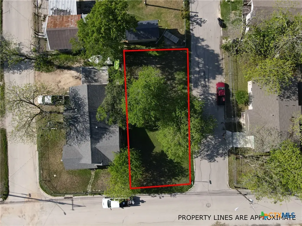 631 E Ireland Street, Seguin, TX 78155 - #1