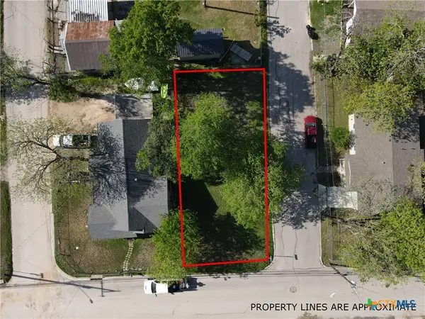 631 E Ireland Street, Seguin, TX 78155