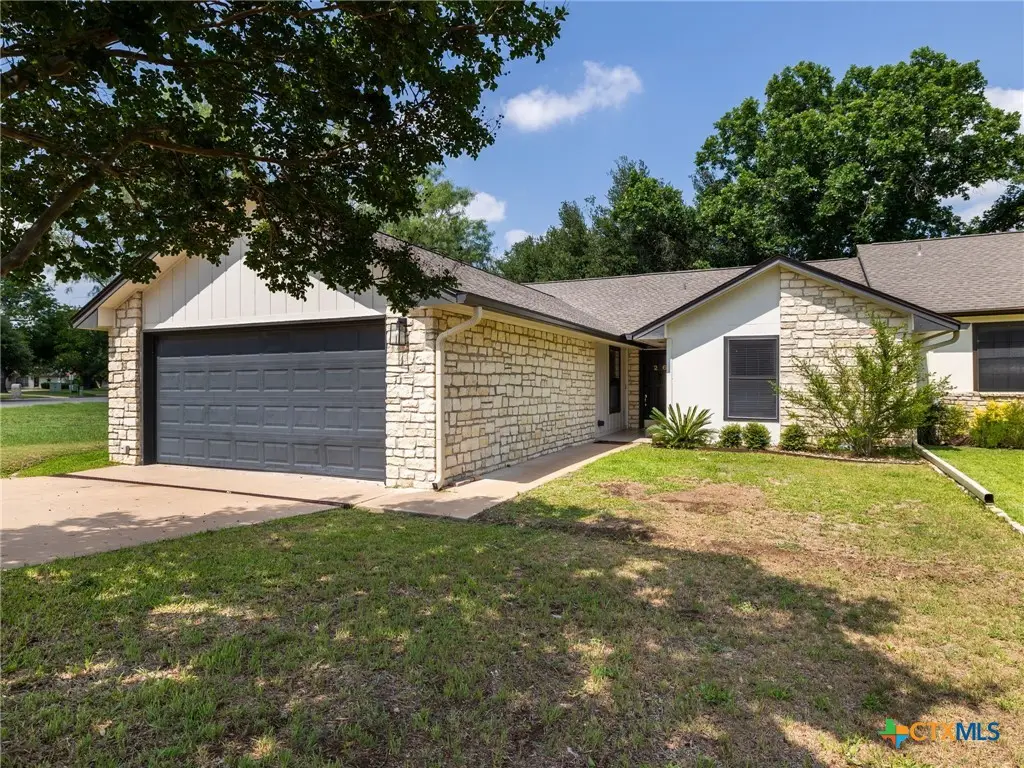 26 Fairway Lane, Meadowlakes, TX 78654 - Image #1