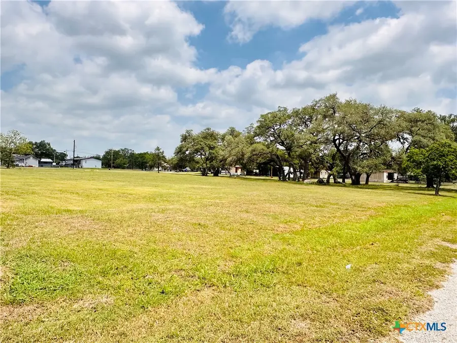 510 Pat Cleburne Street, Yoakum, TX 77995 - Image #2
