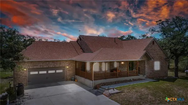 1657 County Road 434, Stockdale, TX 78160