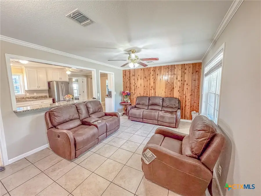 510 E 7th Street, Yorktown, TX 78164 - Image #2
