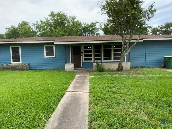 1705 E Poplar Avenue, Victoria, TX 77901