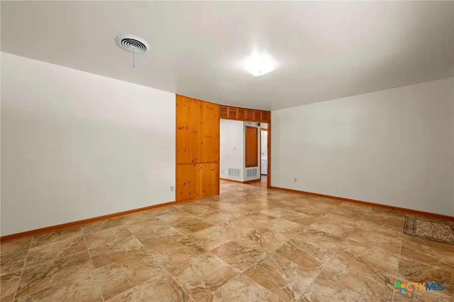 201 Hillcrest Drive, Luling, TX 78648 - Image #3