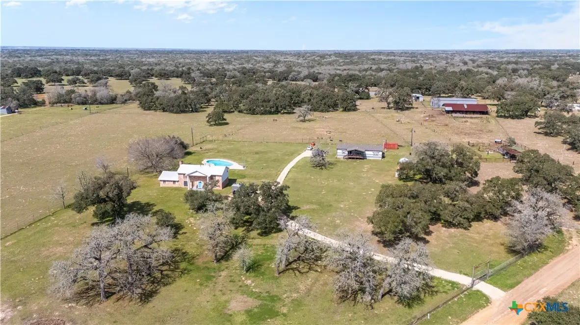 6072 County Road 122, Hallettsville, TX 77964 - Image #1