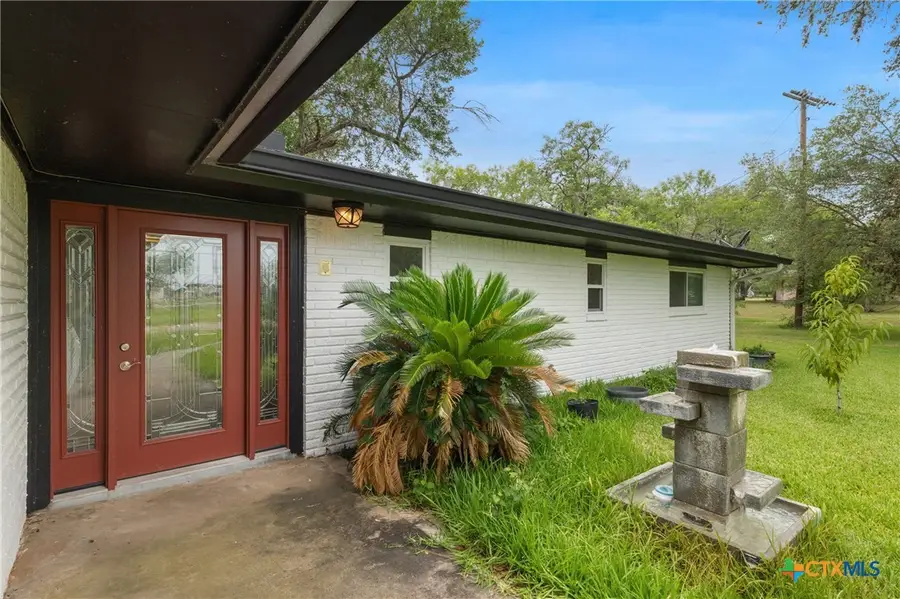 1223 N Sarah Dewitt Drive, Gonzales, TX 78629 - Image #3