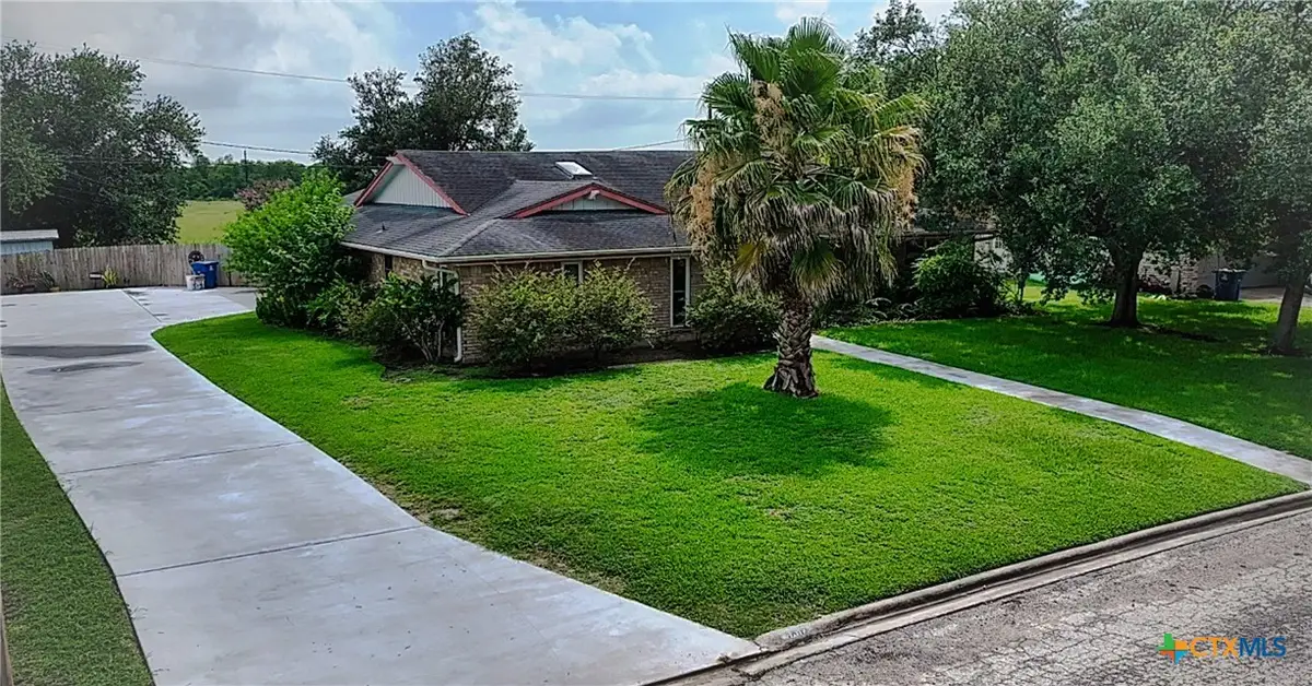 1001 Brookhollow Drive, Port Lavaca, TX 77979 - Image #1