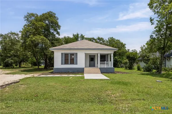 306 W Travis, Holland, TX 76534