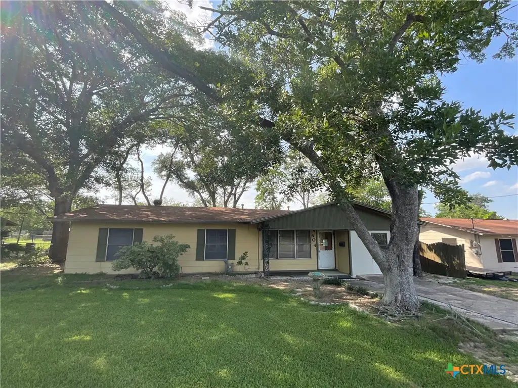 404 Svoboda Street, Yoakum, TX 77995 - Image #1