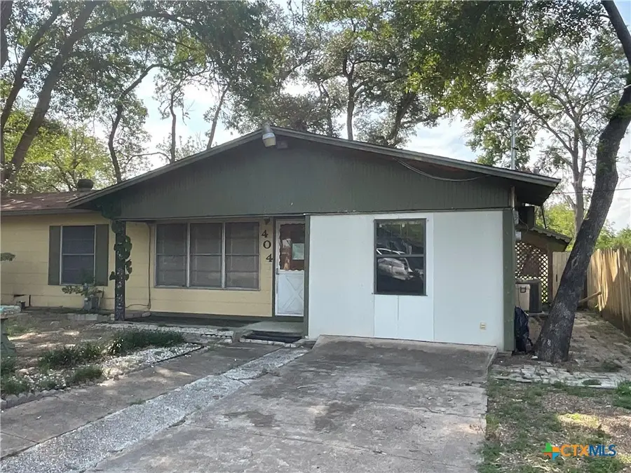 404 Svoboda Street, Yoakum, TX 77995 - Image #3