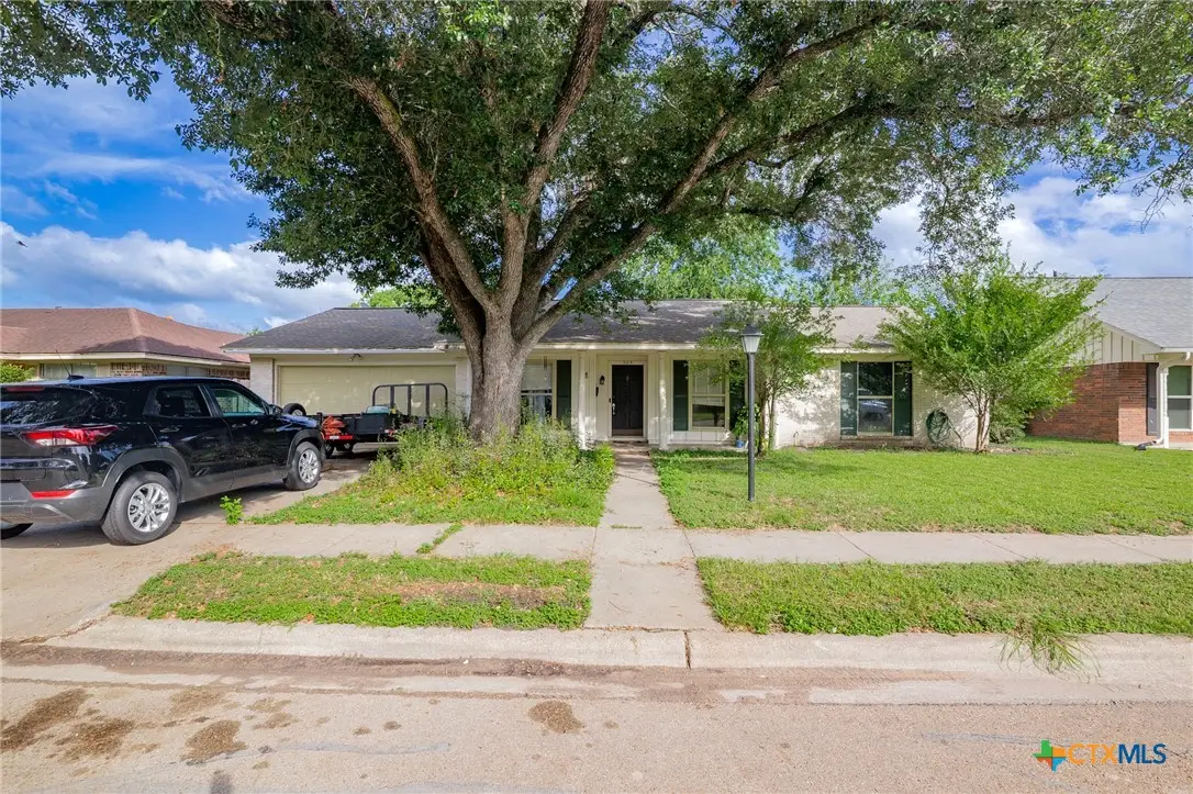 203 Yorkshire Lane, Victoria, TX 77904 - Image #1