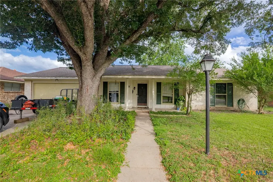 203 Yorkshire Lane, Victoria, TX 77904 - Image #2