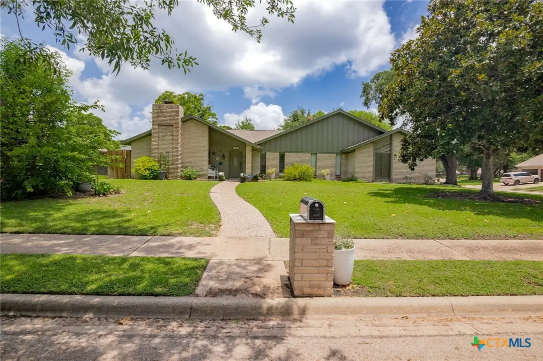 602 Chimney Rock Drive, Victoria, TX 77904 - Image #1