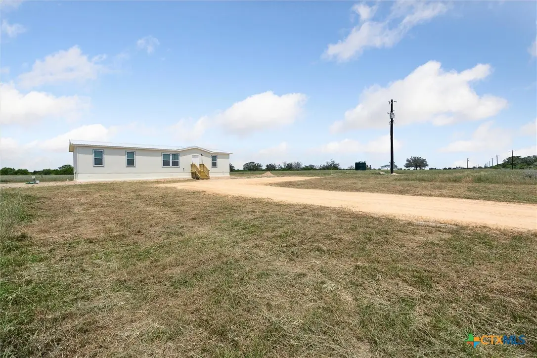 1287 County Road 402, Flatonia, TX 78941 - Image #1