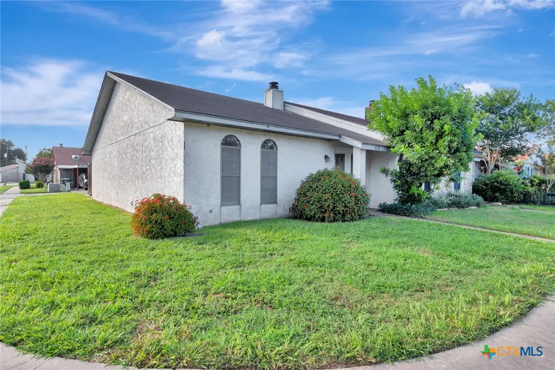 215 Chantilly Street, Victoria, TX 77904 - Image #1