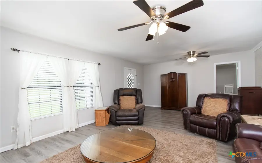 507 E 1st Street, Cameron, TX 76520 - #3