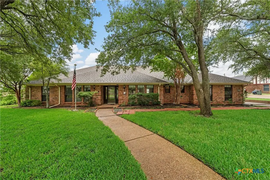 8216 Teakwood Drive, Woodway, TX 76712 - Image #2
