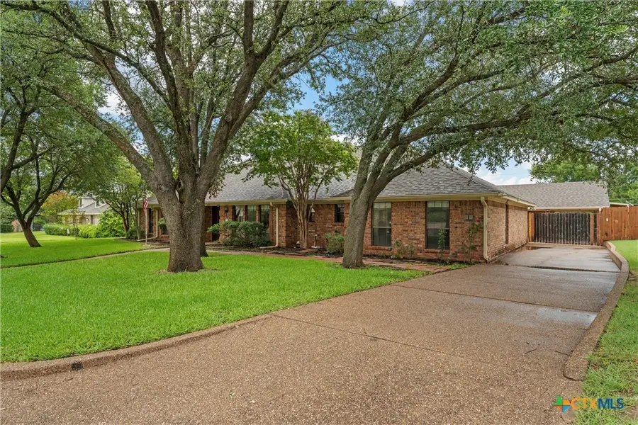 8216 Teakwood Drive, Woodway, TX 76712 - Image #3