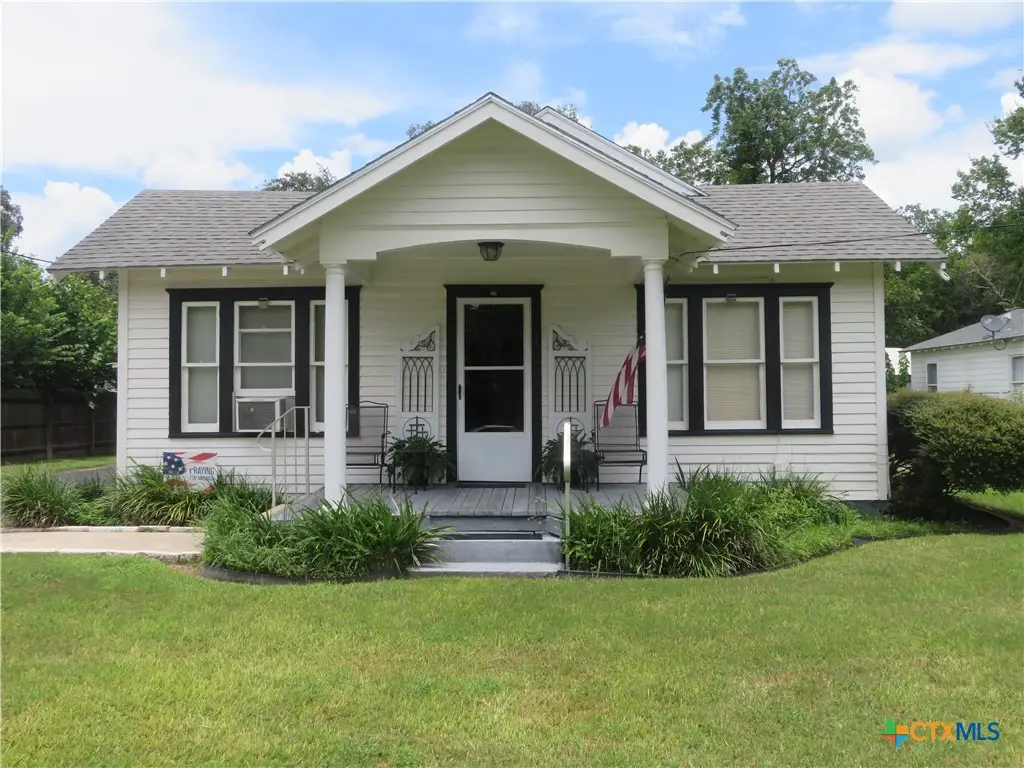 206 S Allen, Edna, TX 77957 - Image #1