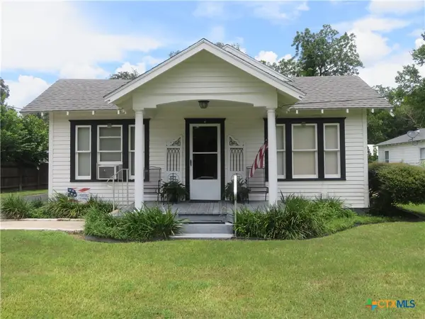 206 S Allen, Edna, TX 77957