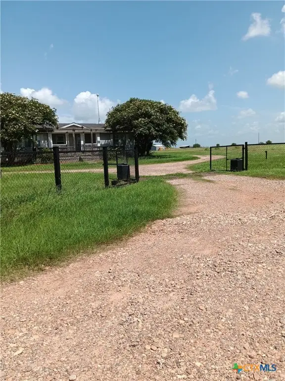 490 Adcock Ranch Road, Victoria, TX 77904