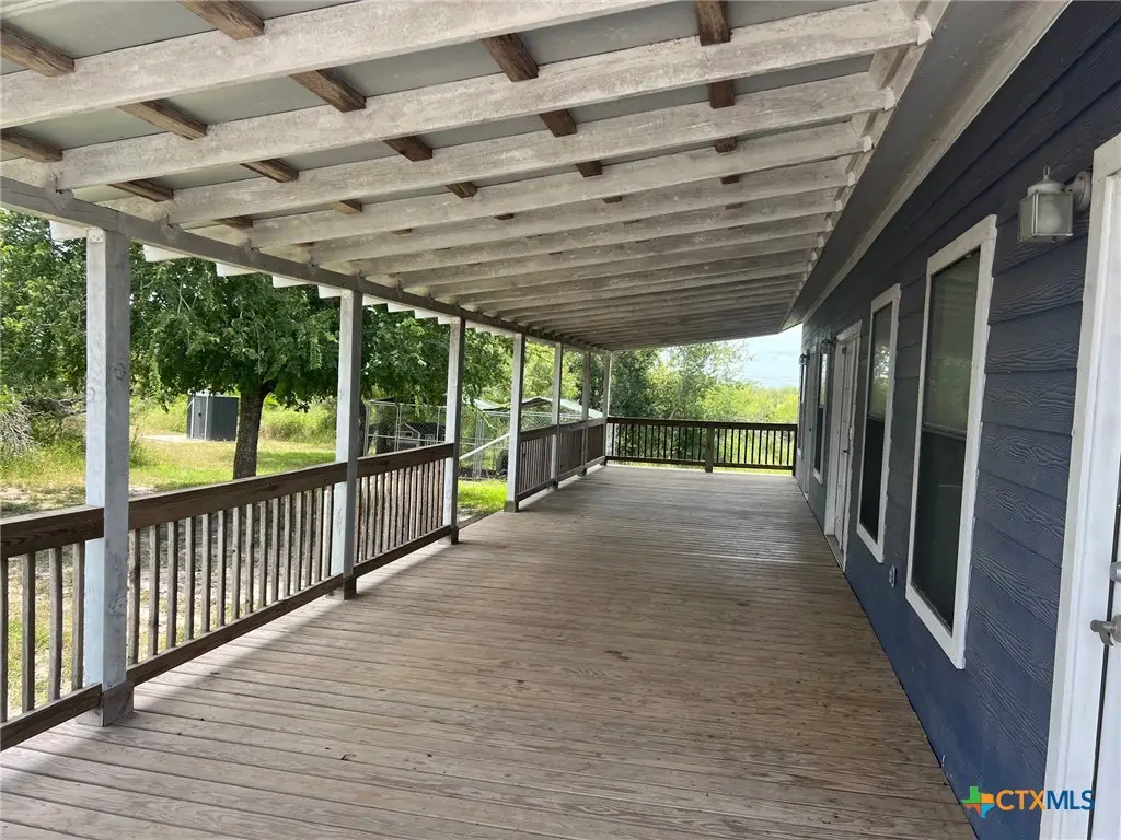 621 County Road 356, Kenedy, TX 78119 - Image #1