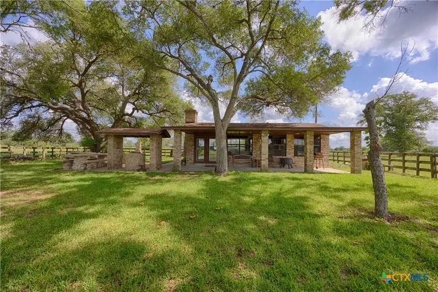 4361 Us Highway 77, Hallettsville, TX 77964 - Image #3