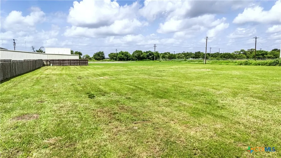 102 Auburn Hill, Victoria, TX 77904 - Image #2