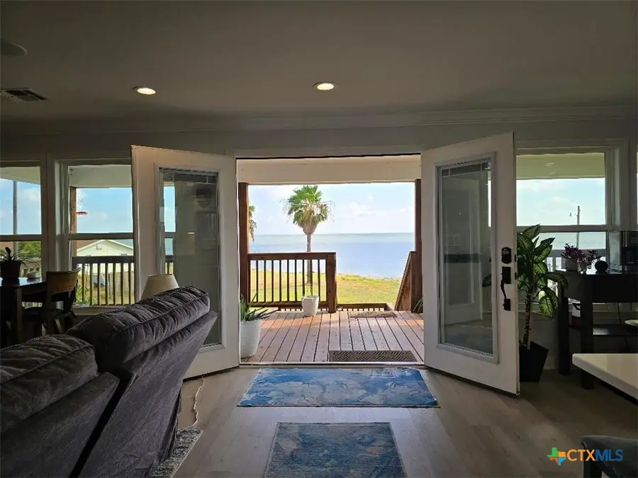 256 S Ocean Drive, Port Lavaca, TX 77979 - Image #2