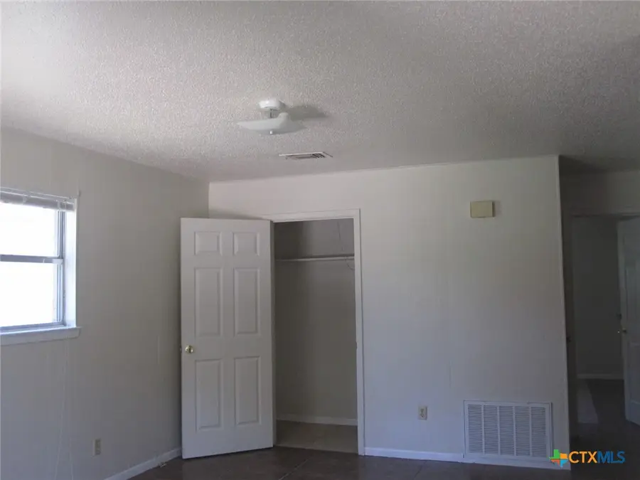 305 E Avenue A, Copperas Cove, TX 76522 - Image #2