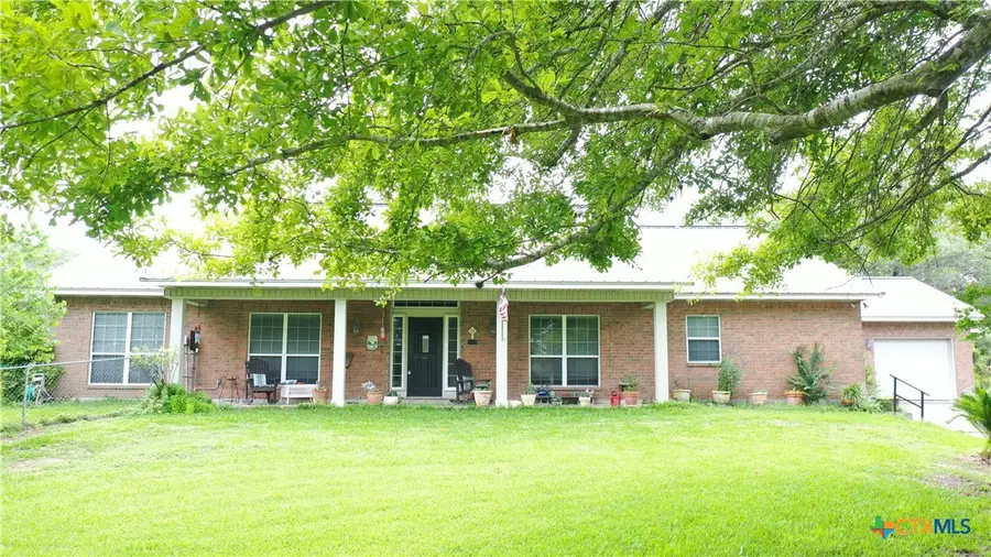 234 Lakeview Drive, Victoria, TX 77905 - Image #2