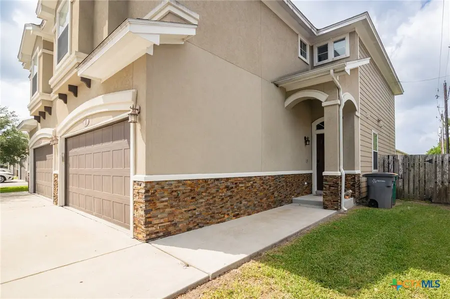 111 Fleetwood Drive, Victoria, TX 77901 - Image #3