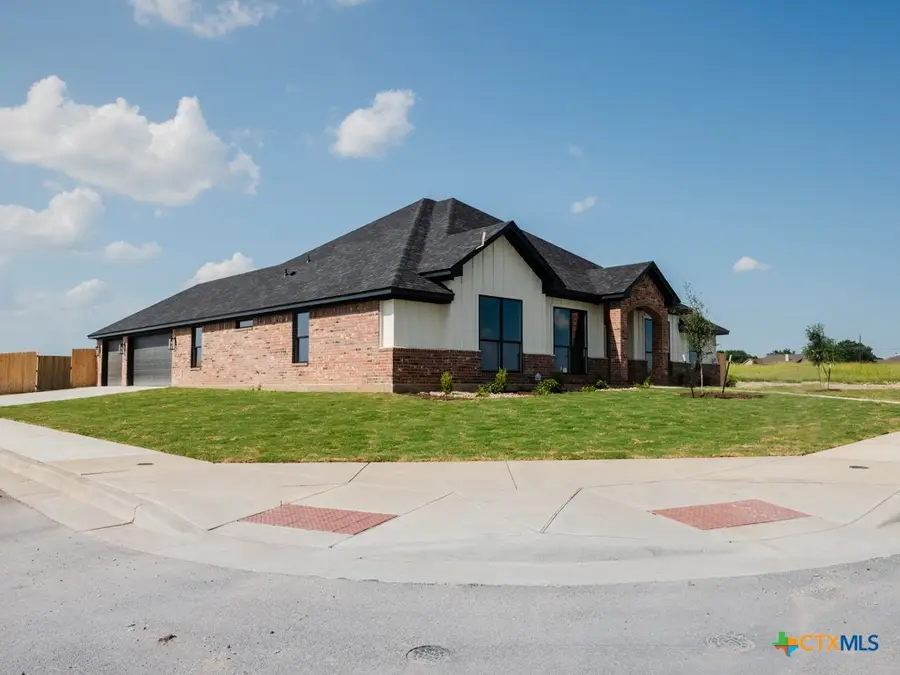 1013 Dillinger Road, Hewitt, TX 76643 - Image #3