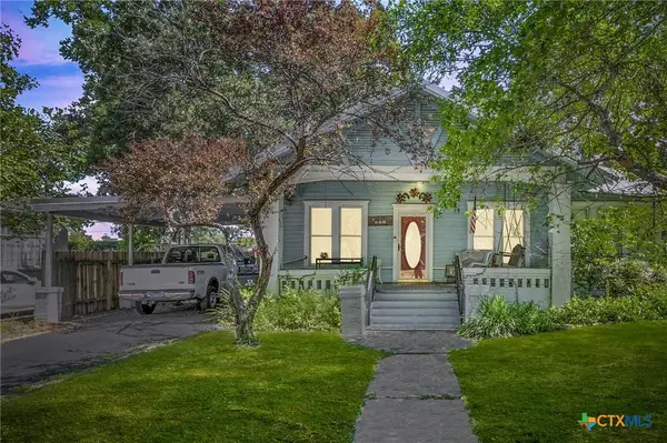 409 E Bowie Street, Luling, TX 78648