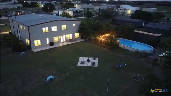 121 Pitts Lane, Marion, TX 78124